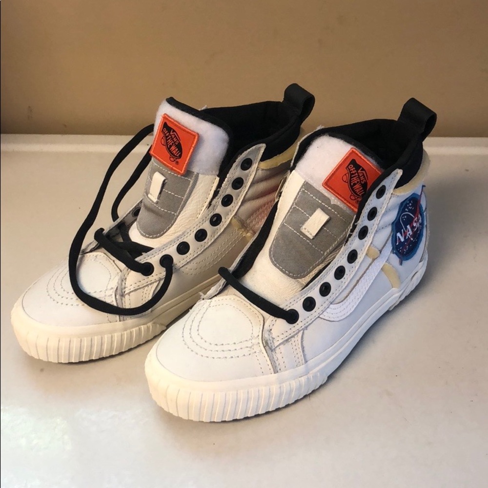 VANS X NASA SK8HI